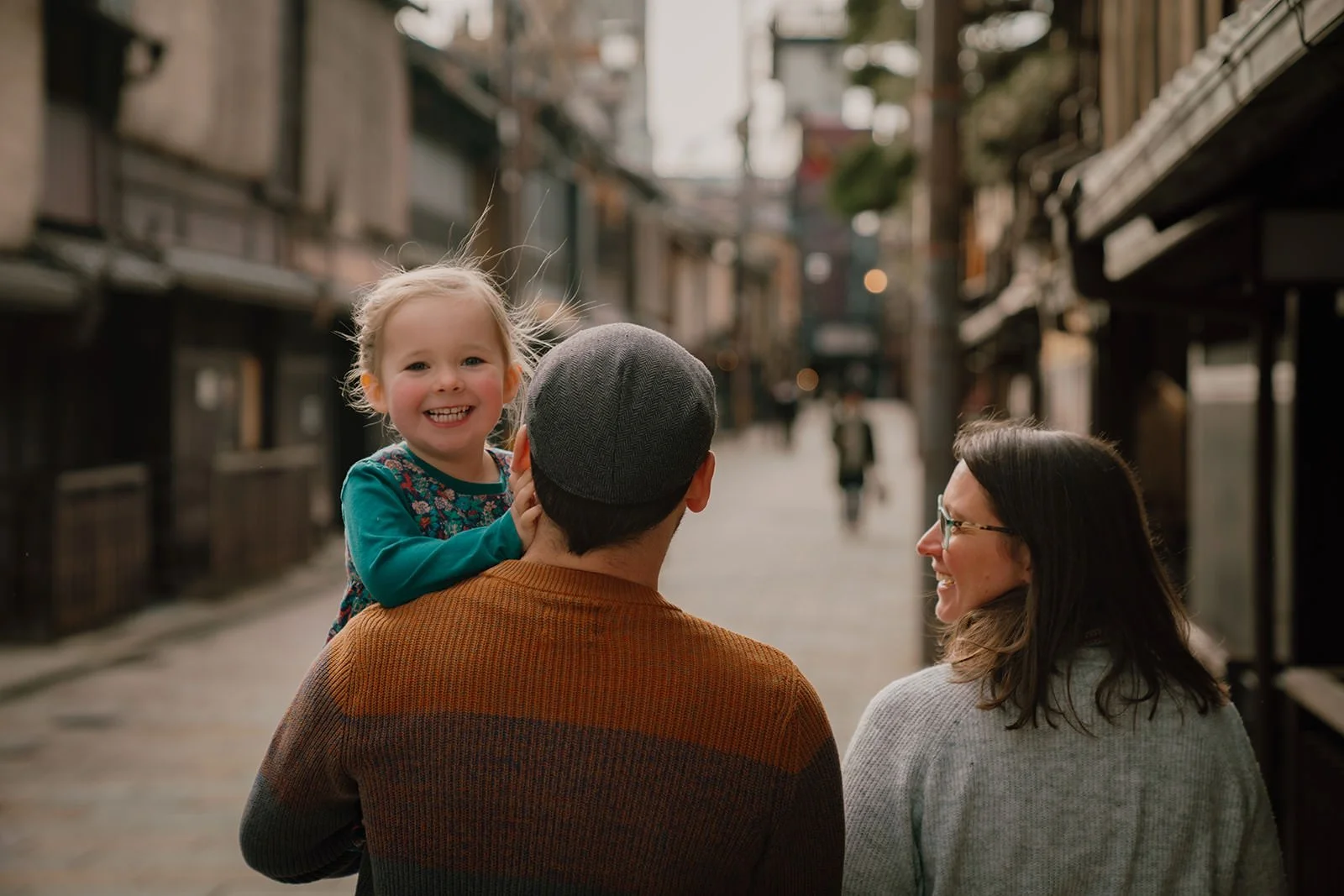 family photoshoot kyoto gion shirakawa sunset