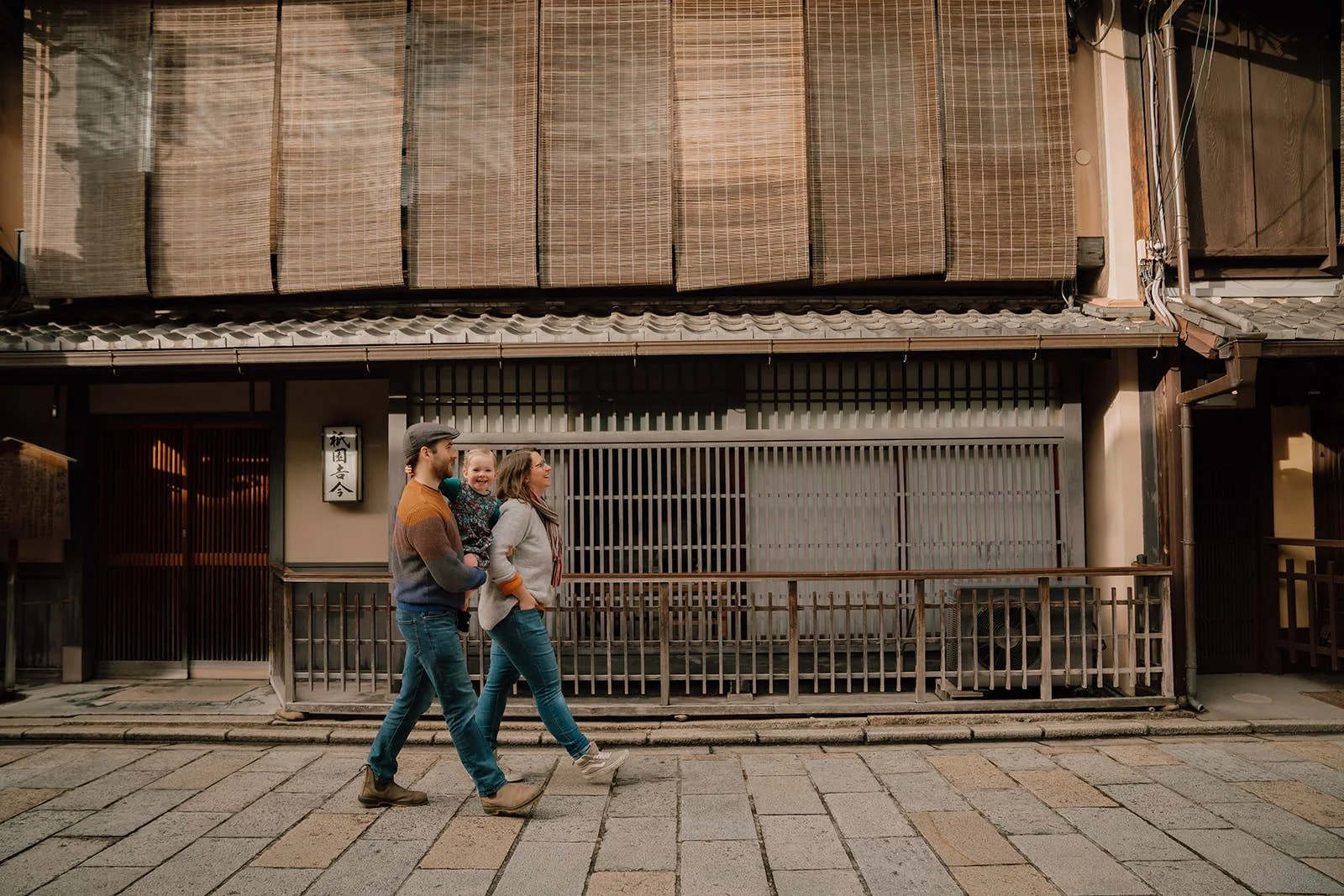 family photoshoot kyoto gion shirakawa sunset