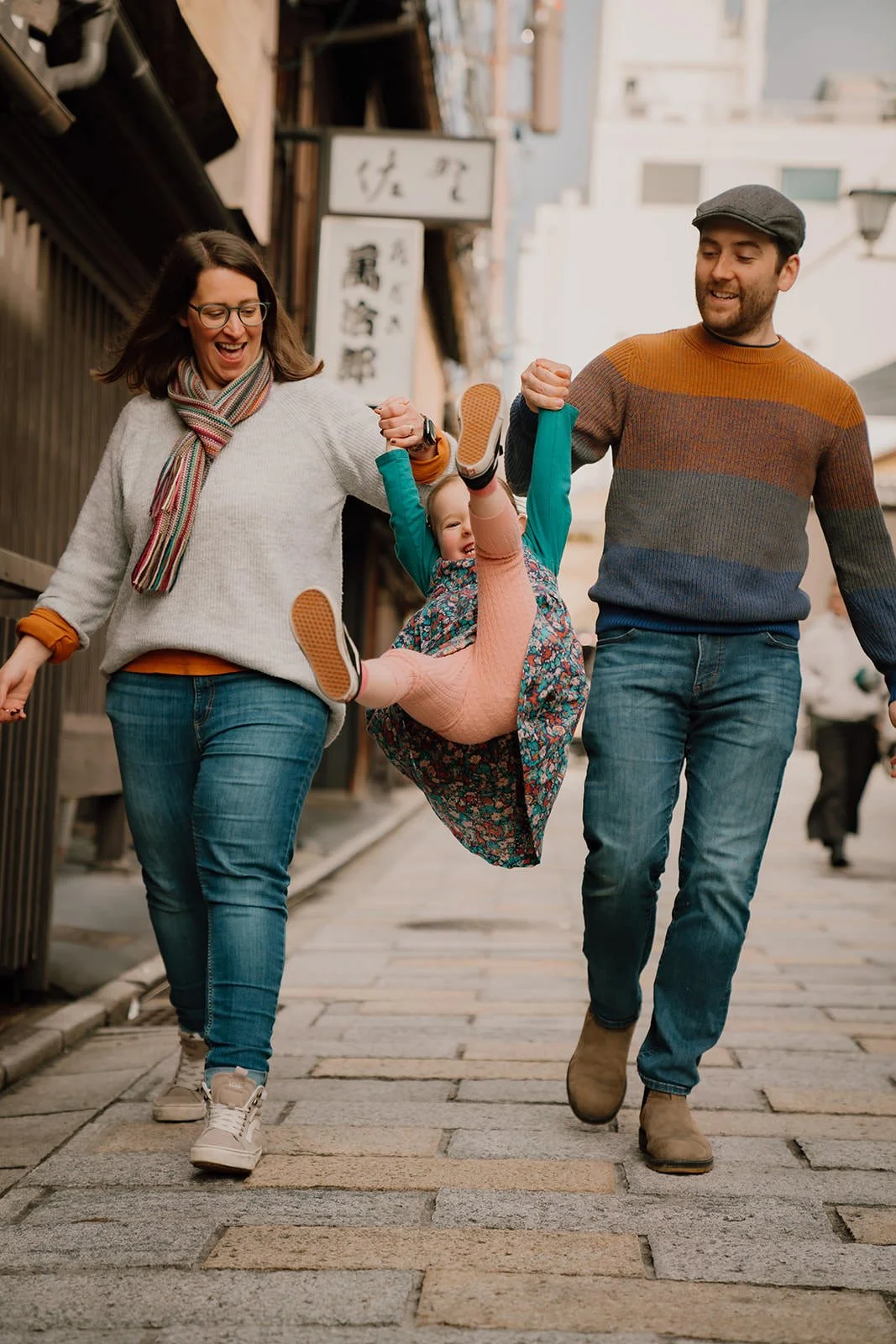 family photoshoot kyoto gion shirakawa sunset