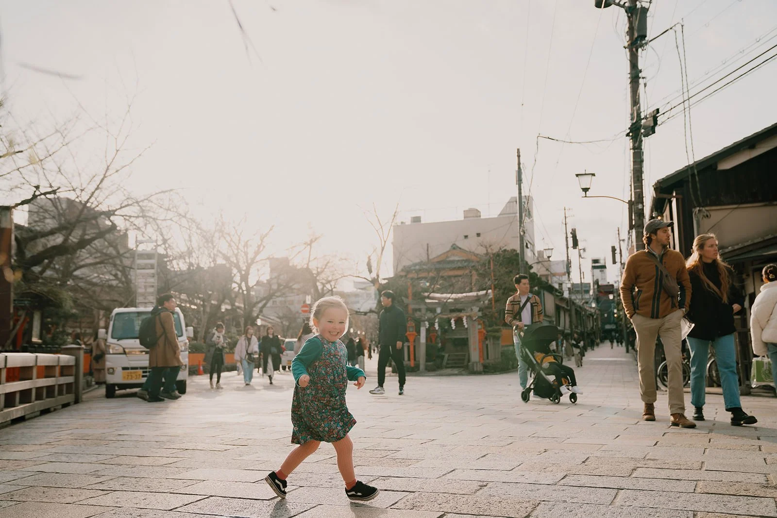 family photoshoot kyoto gion shirakawa sunset
