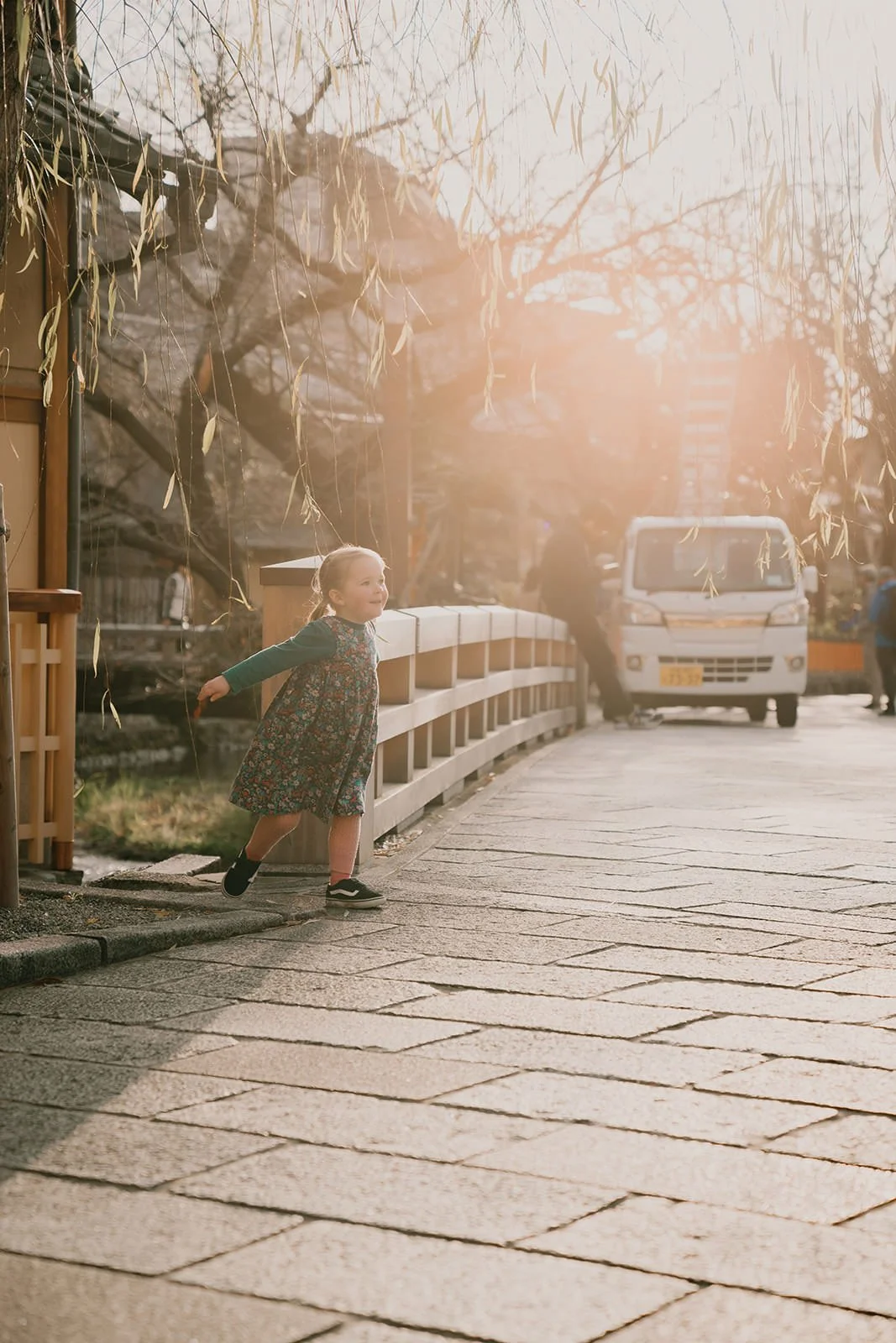 family photoshoot kyoto gion shirakawa sunset