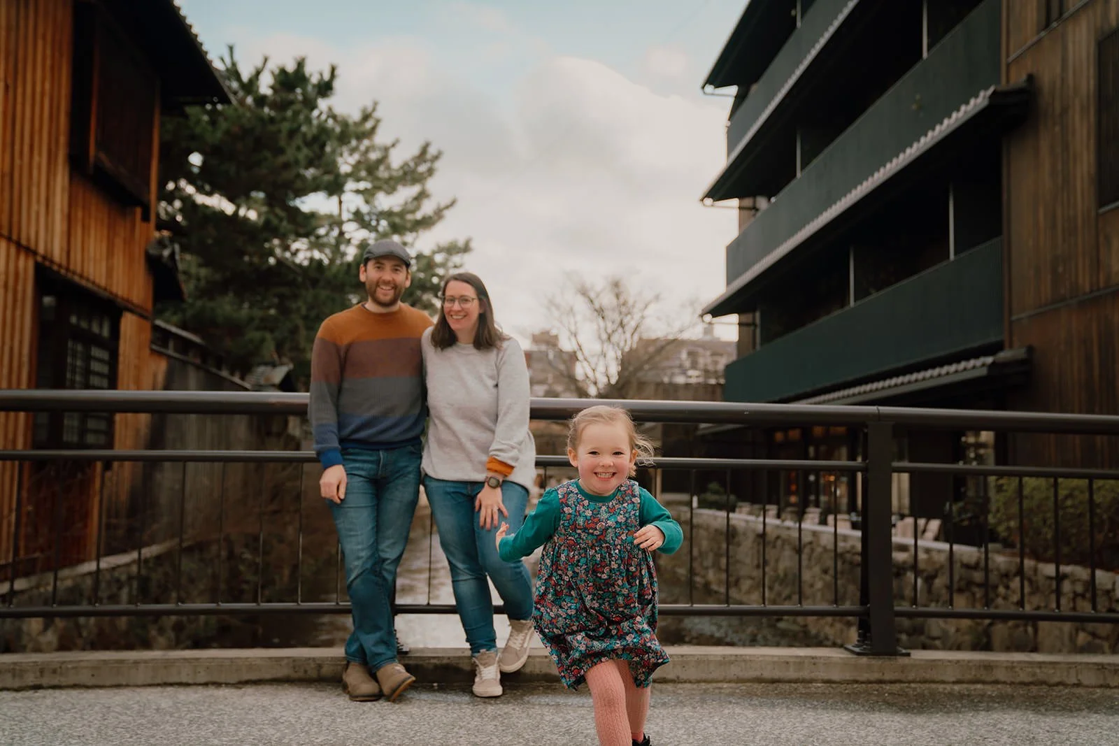 family photoshoot kyoto gion shirakawa sunset