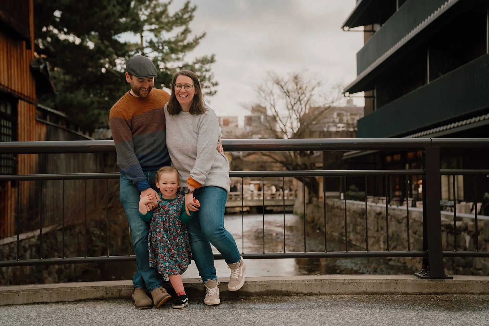 family photoshoot kyoto gion shirakawa sunset