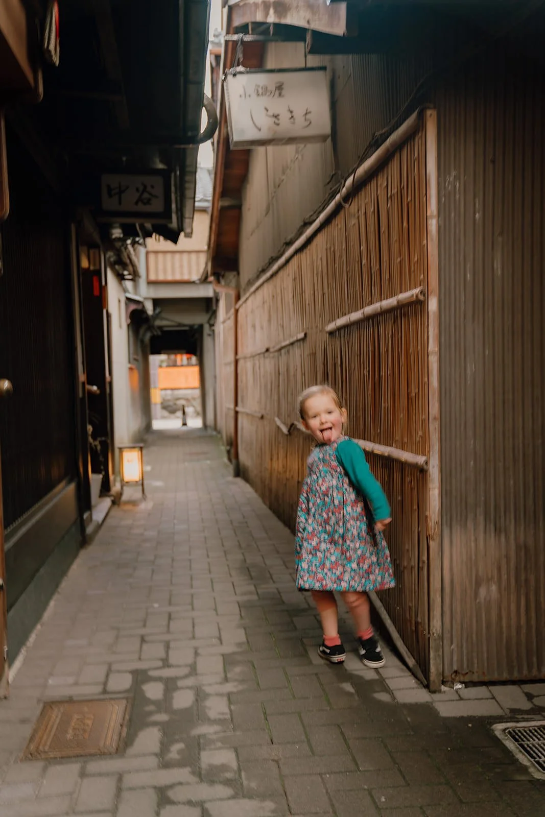 family photoshoot kyoto gion shirakawa sunset