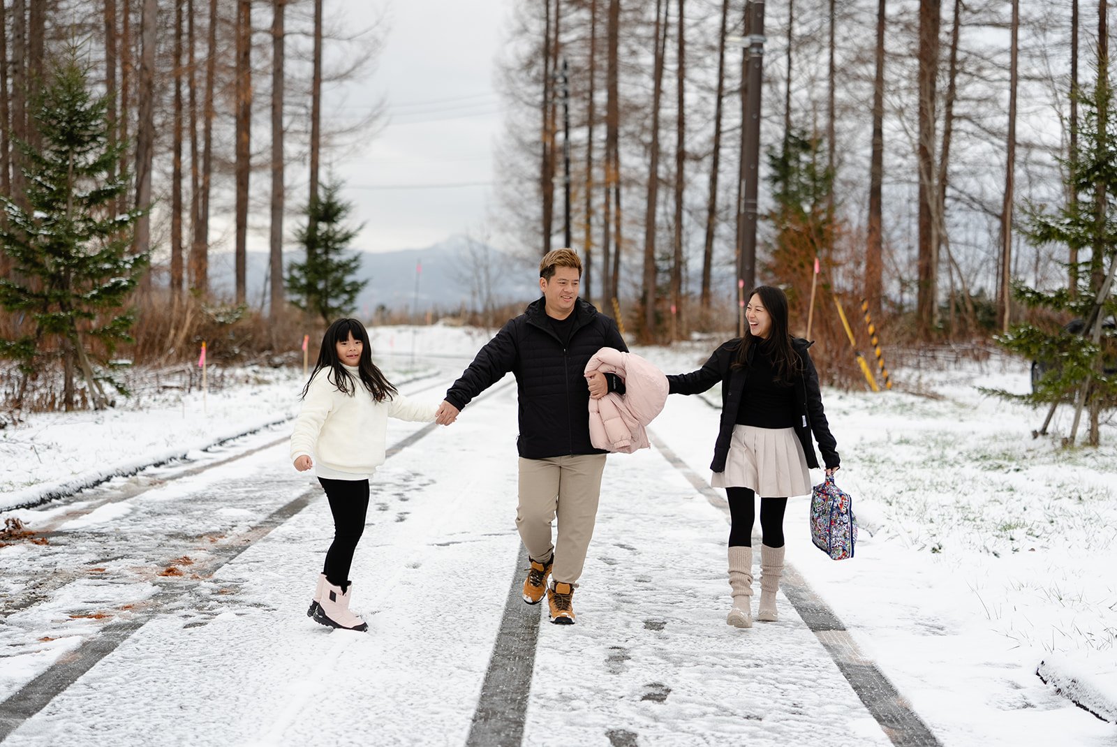 family photoshoot sapporo snow
