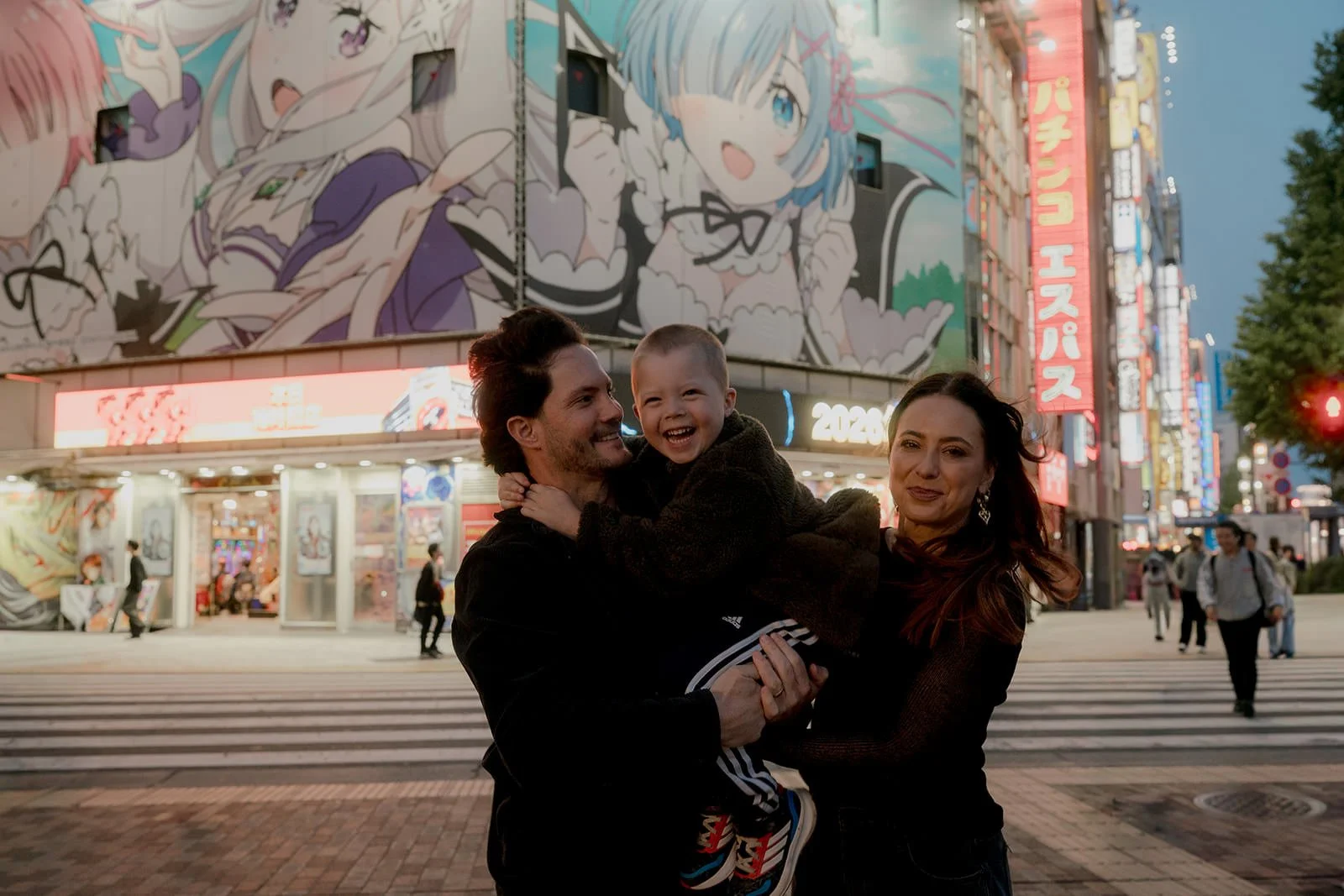 family photoshoot shinjuku night