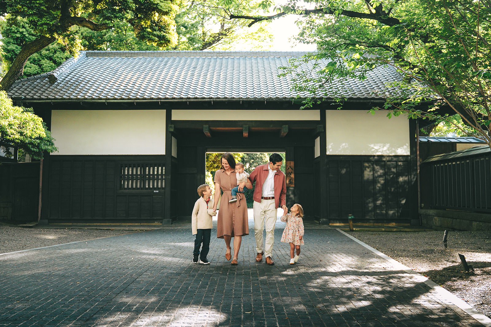 family photoshoot tokyo neighborhood