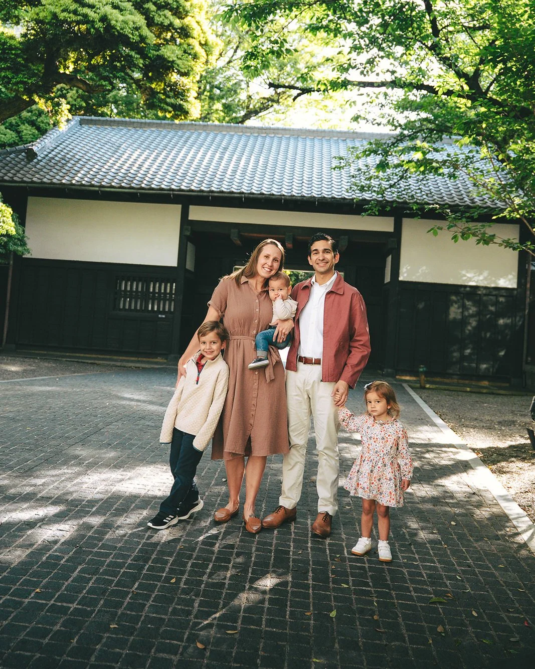 family photoshoot tokyo neighborhood