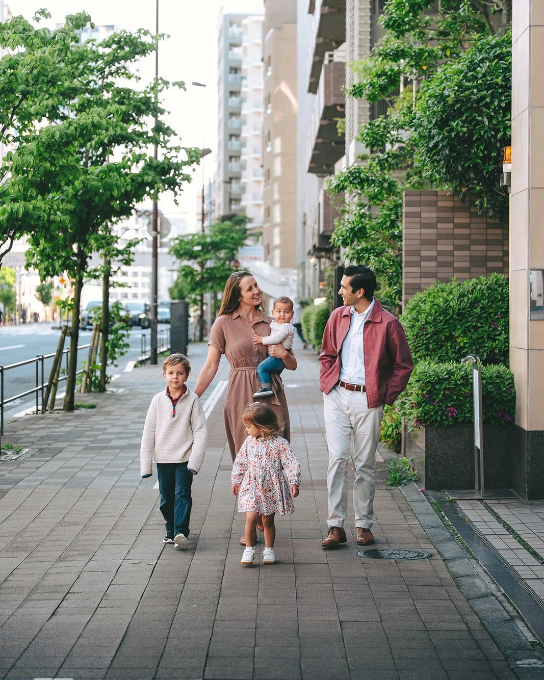 family photoshoot tokyo neighborhood