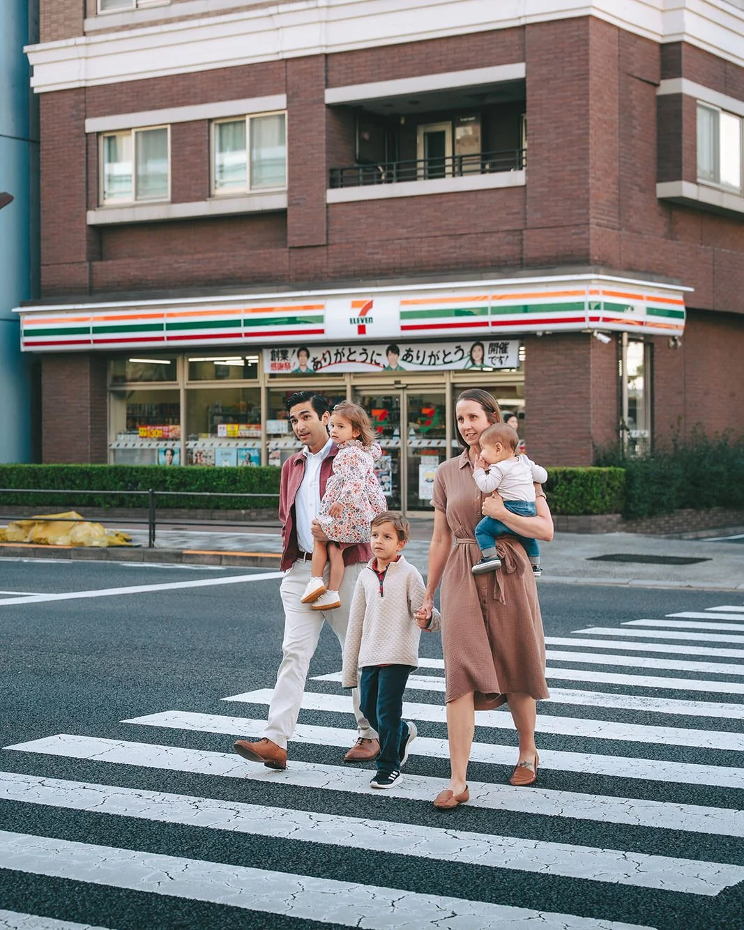 family photoshoot tokyo neighborhood