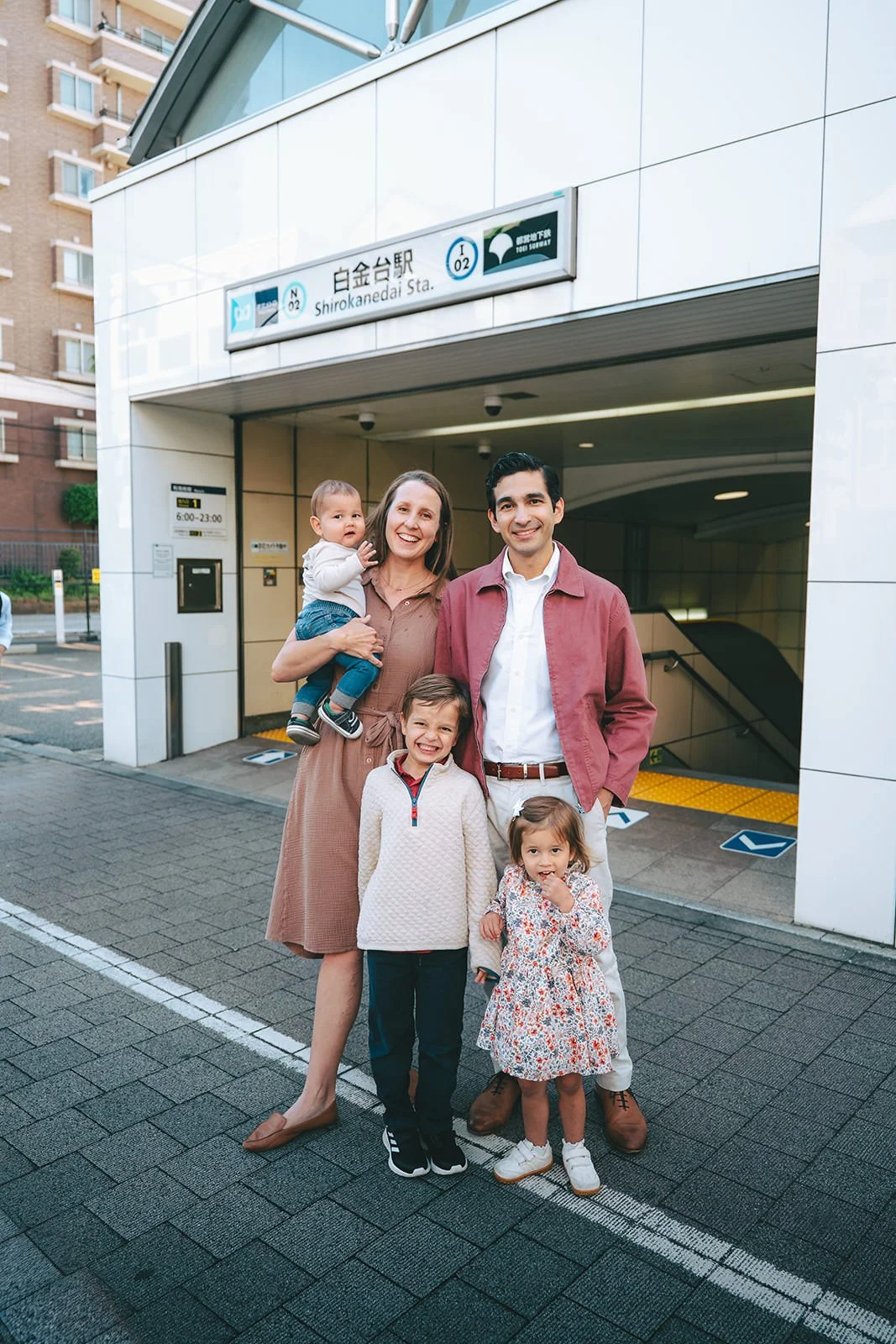 family photoshoot tokyo neighborhood