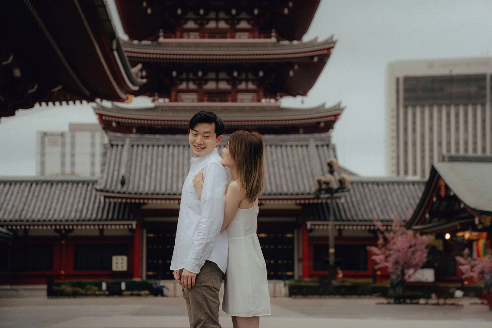 Couples photoshoot at Senso-ji temple in Asakusa, Tokyo