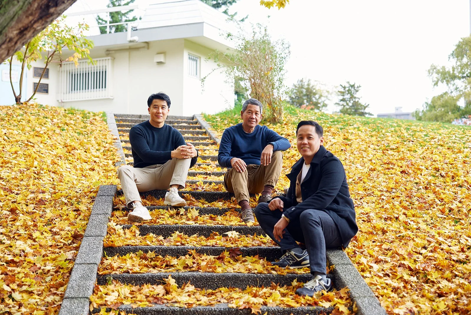 Family photoshoot in Sapporo autumn by Photo My Tokyo