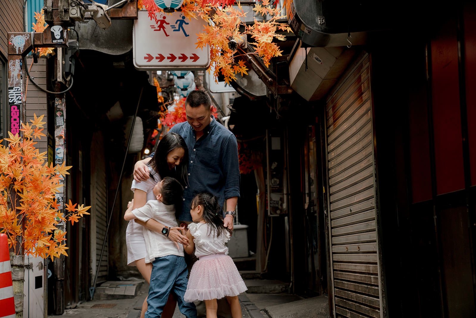 Family photoshoot in Shinjuku Omoide Yokocho, Tokyo