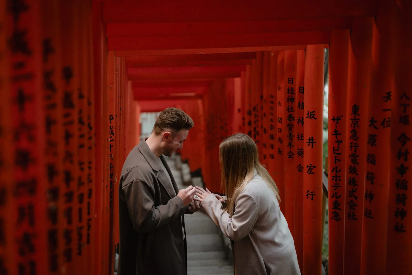 Proposal photoshoot at Hie Shrine torii gate Tokyo, photo 5