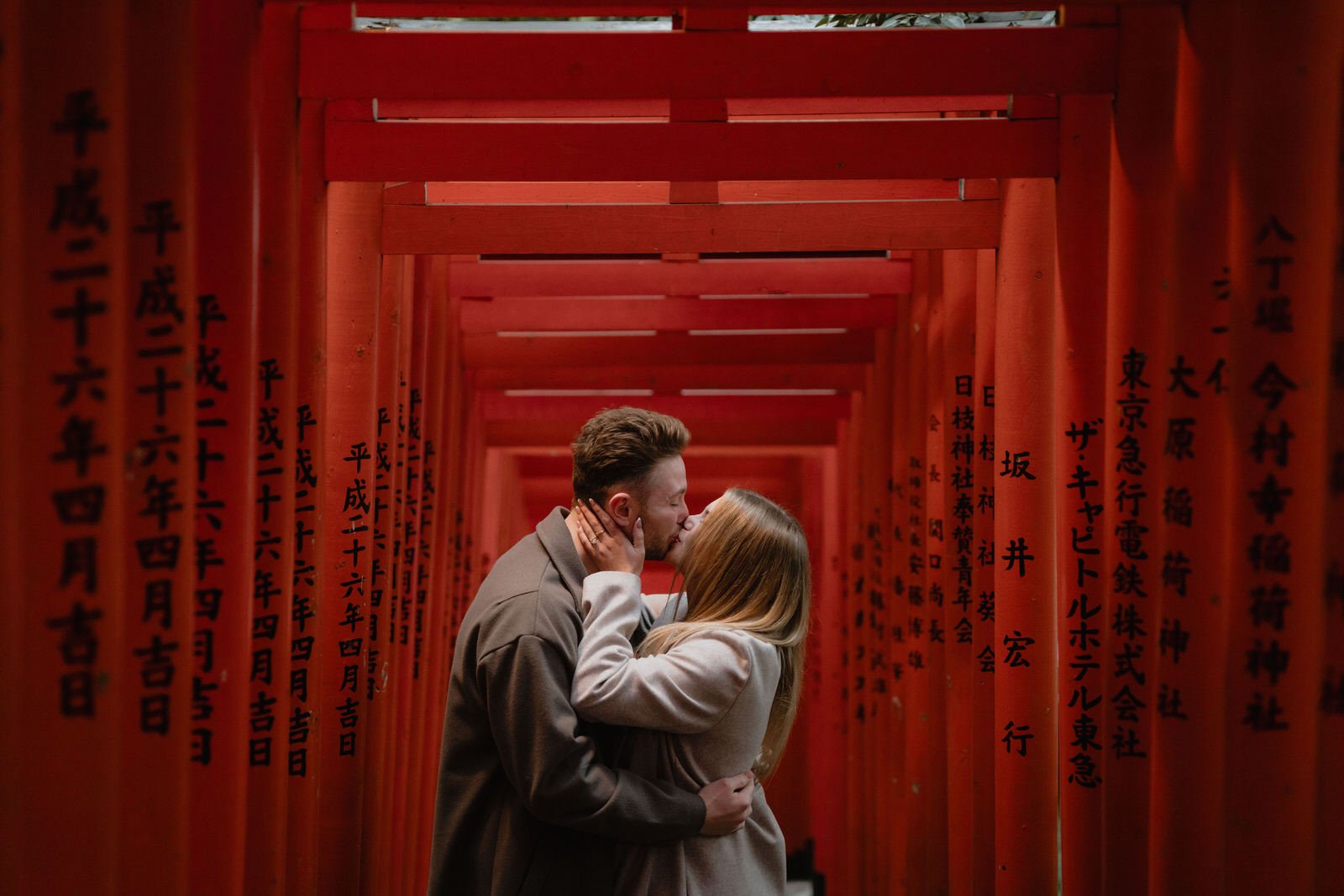Proposal photoshoot at Hie Shrine torii gate Tokyo, photo 6