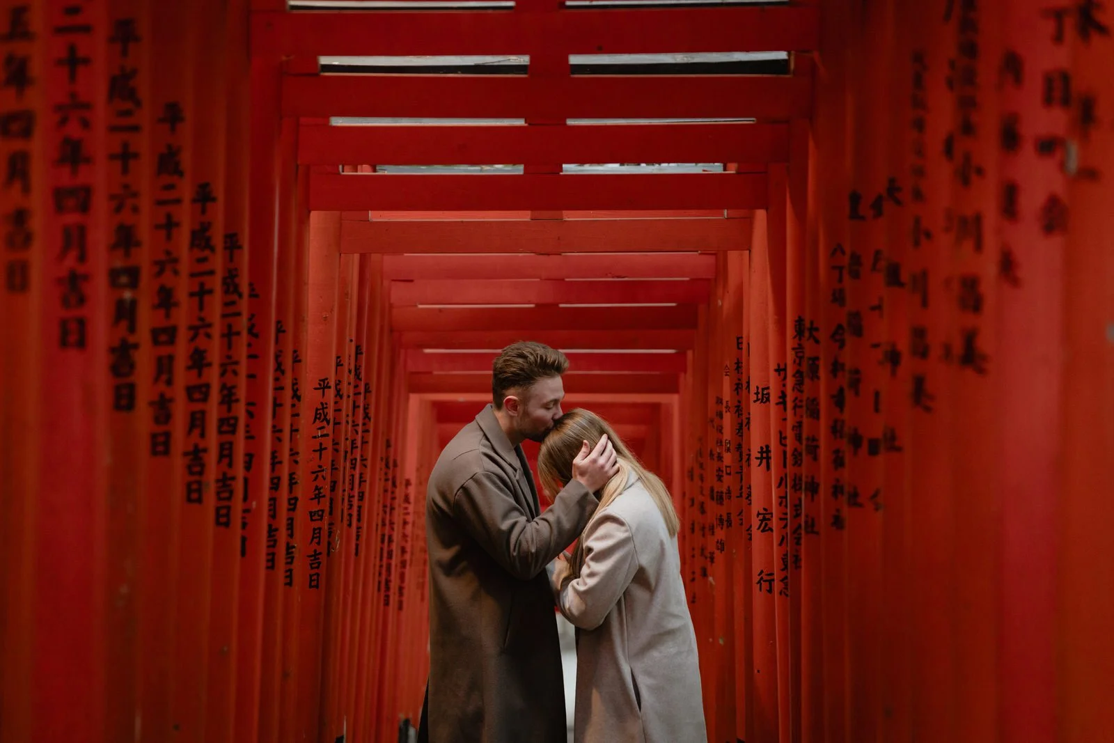 Proposal photoshoot at Hie Shrine torii gate Tokyo, photo 8
