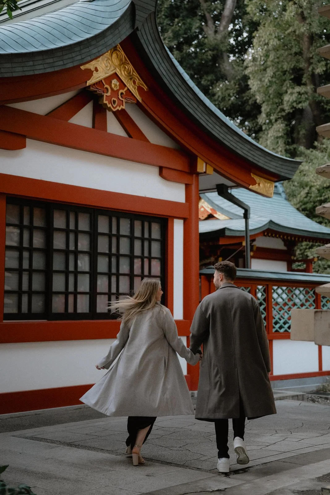 Proposal photoshoot at Hie Shrine torii gate Tokyo, photo 15