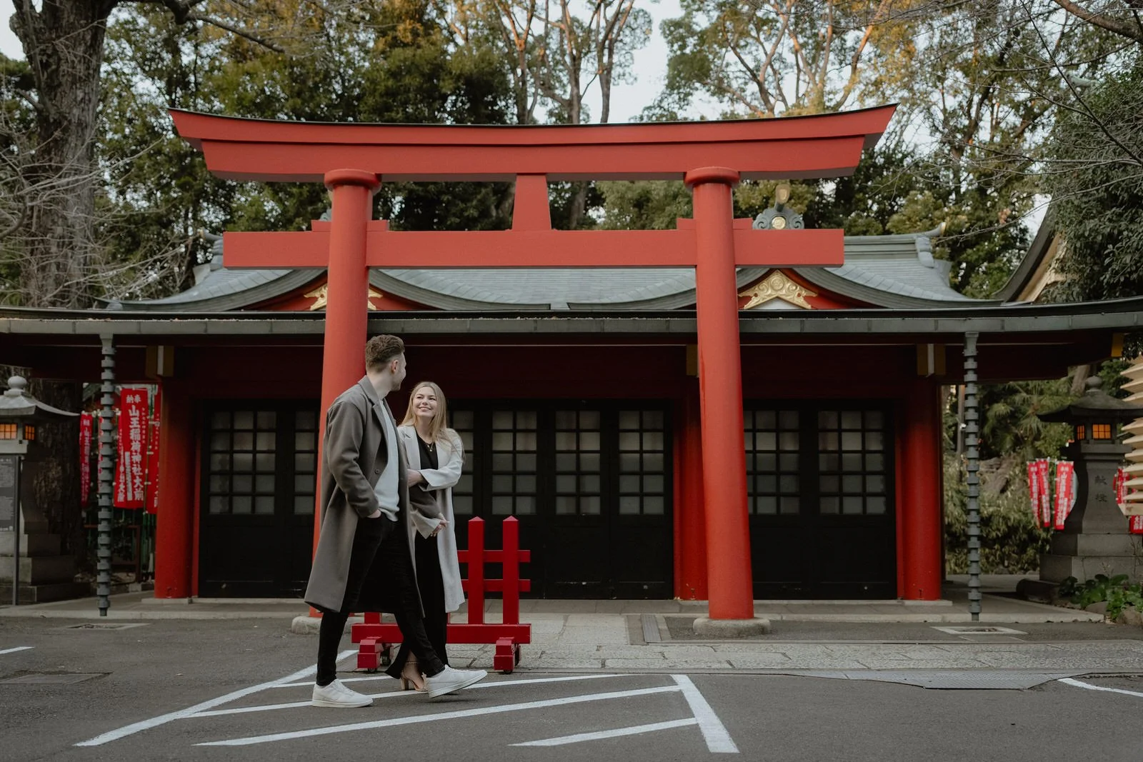 Proposal photoshoot at Hie Shrine torii gate Tokyo, photo 16