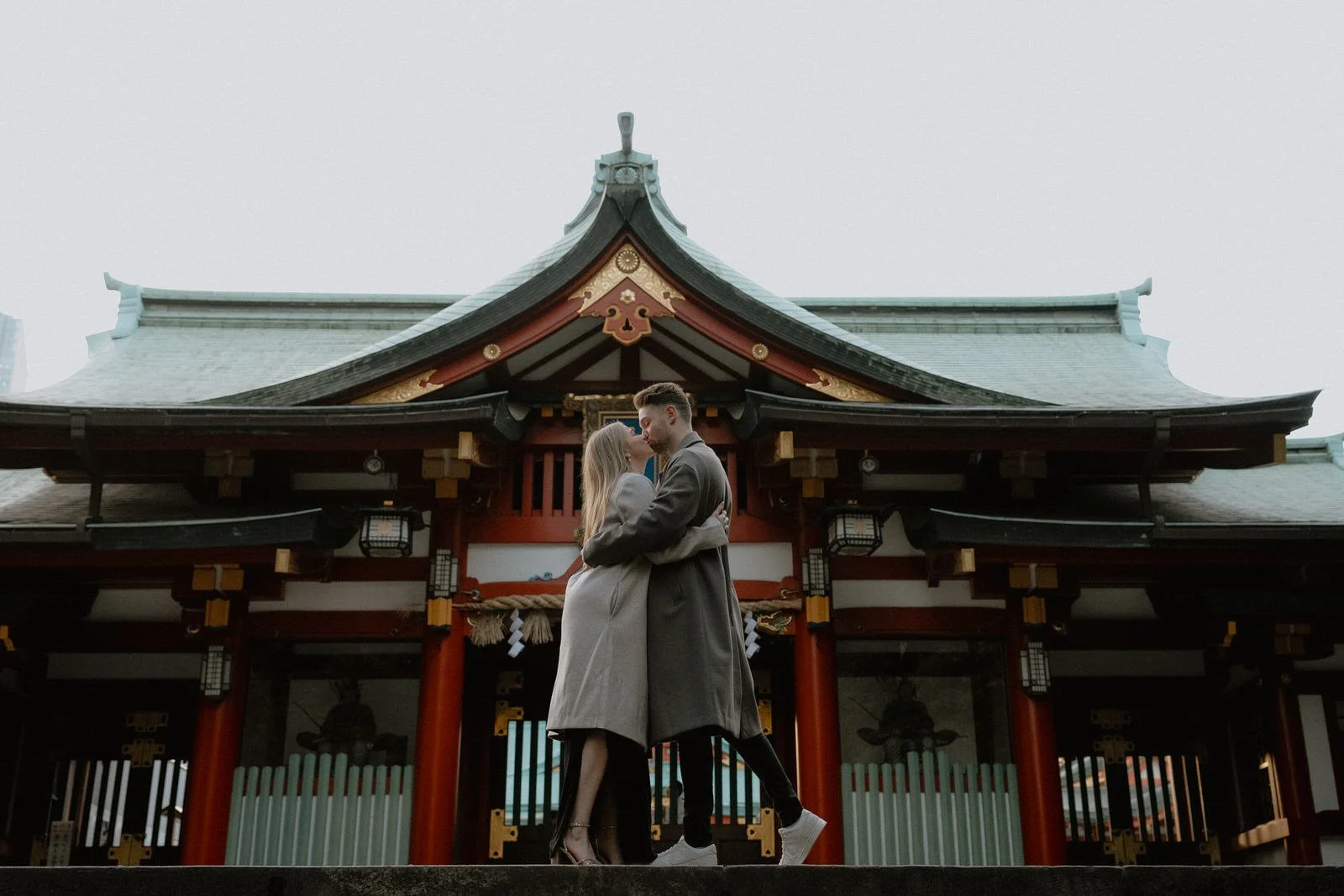 Proposal photoshoot at Hie Shrine torii gate Tokyo, photo 17