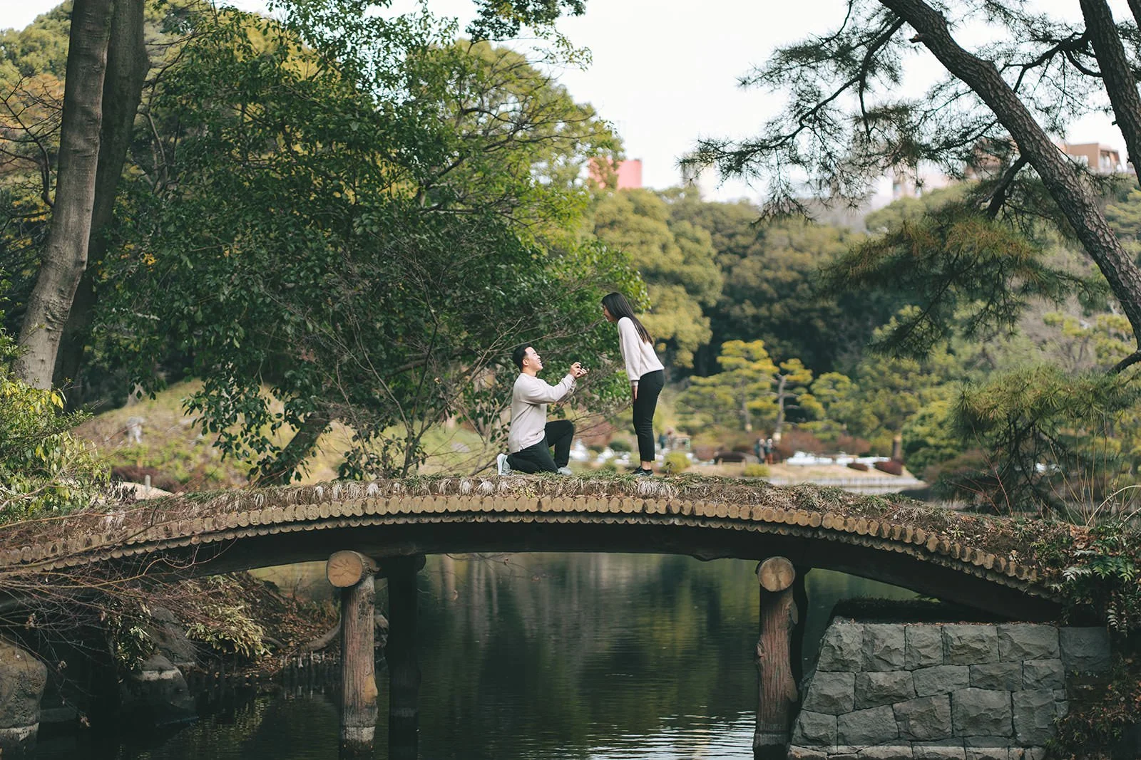 Proposal photoshoot Rikugien Garden winter snow Tokyo, photo 2
