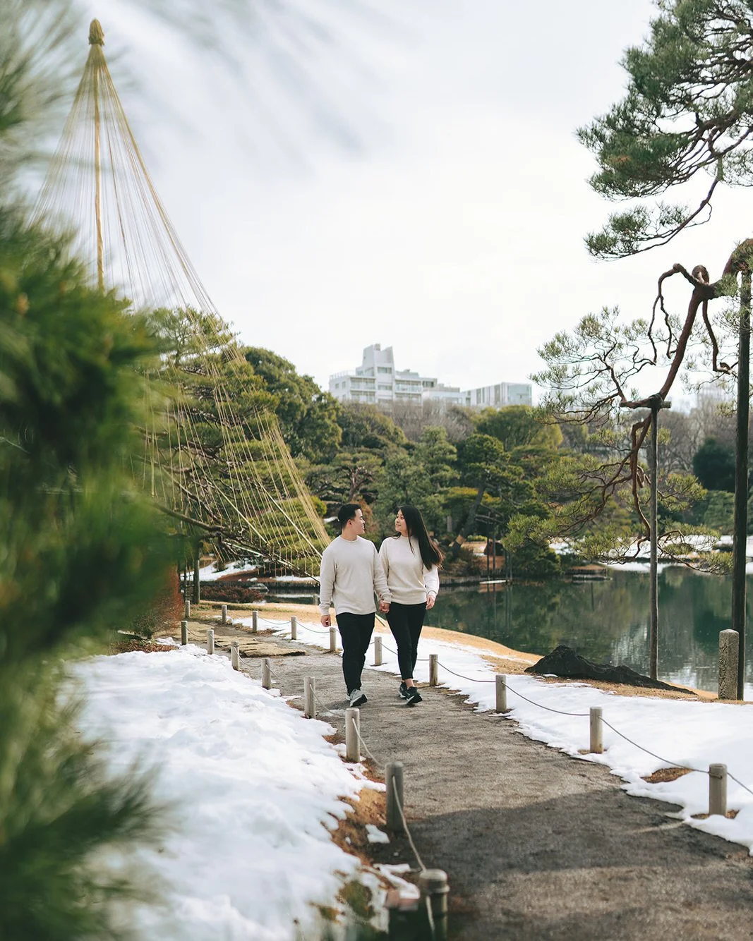 Proposal photoshoot Rikugien Garden winter snow Tokyo, photo 9