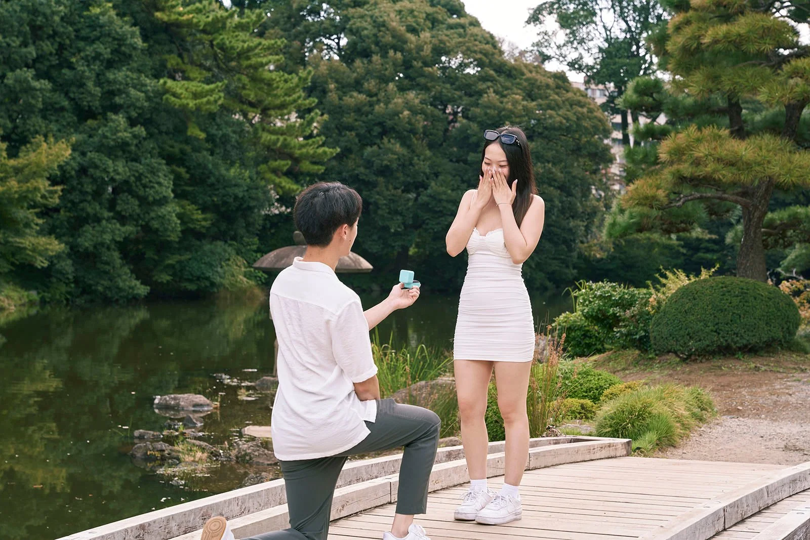 Proposal photoshoot at Shinjuku Gyoen in summer, Tokyo