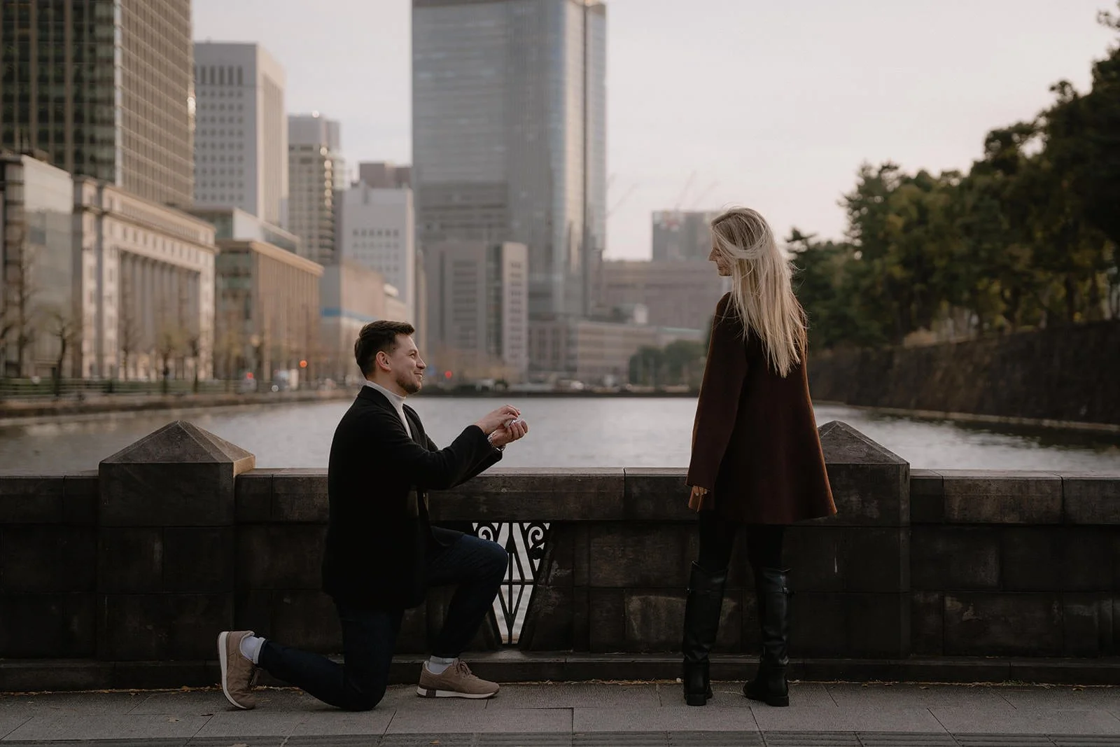 Proposal photoshoot Imperial Palace sunset Tokyo, photo 3