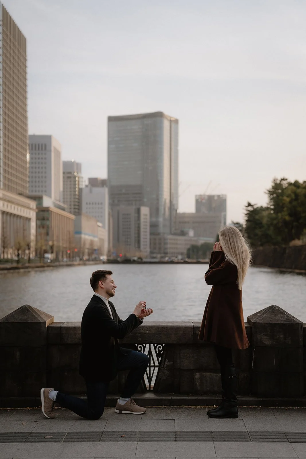 Proposal photoshoot Imperial Palace sunset Tokyo, photo 4