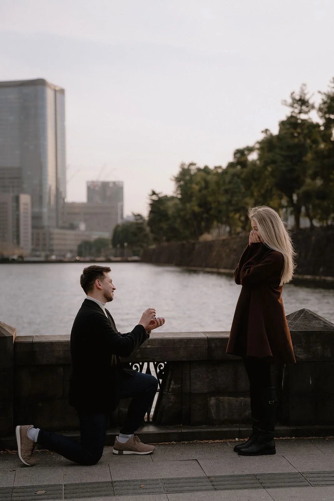 Proposal photoshoot Imperial Palace sunset Tokyo, photo 6