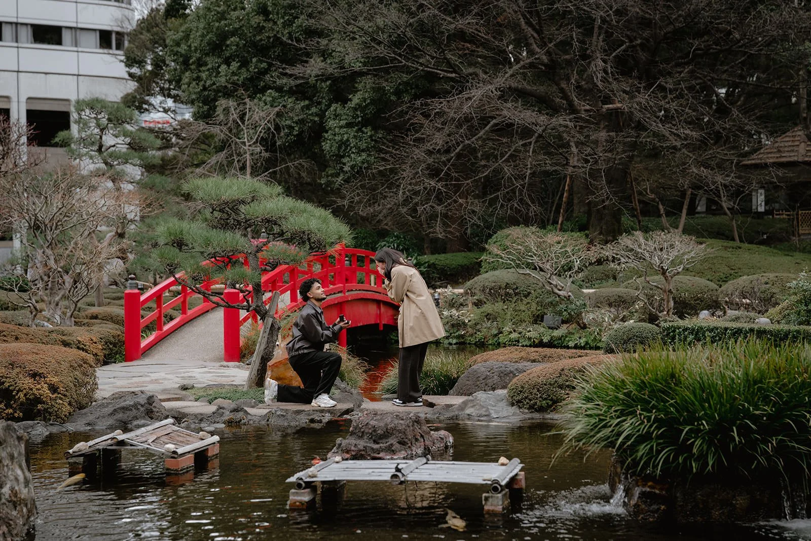 Proposal photoshoot at New Otani Garden bridge, Tokyo winter
