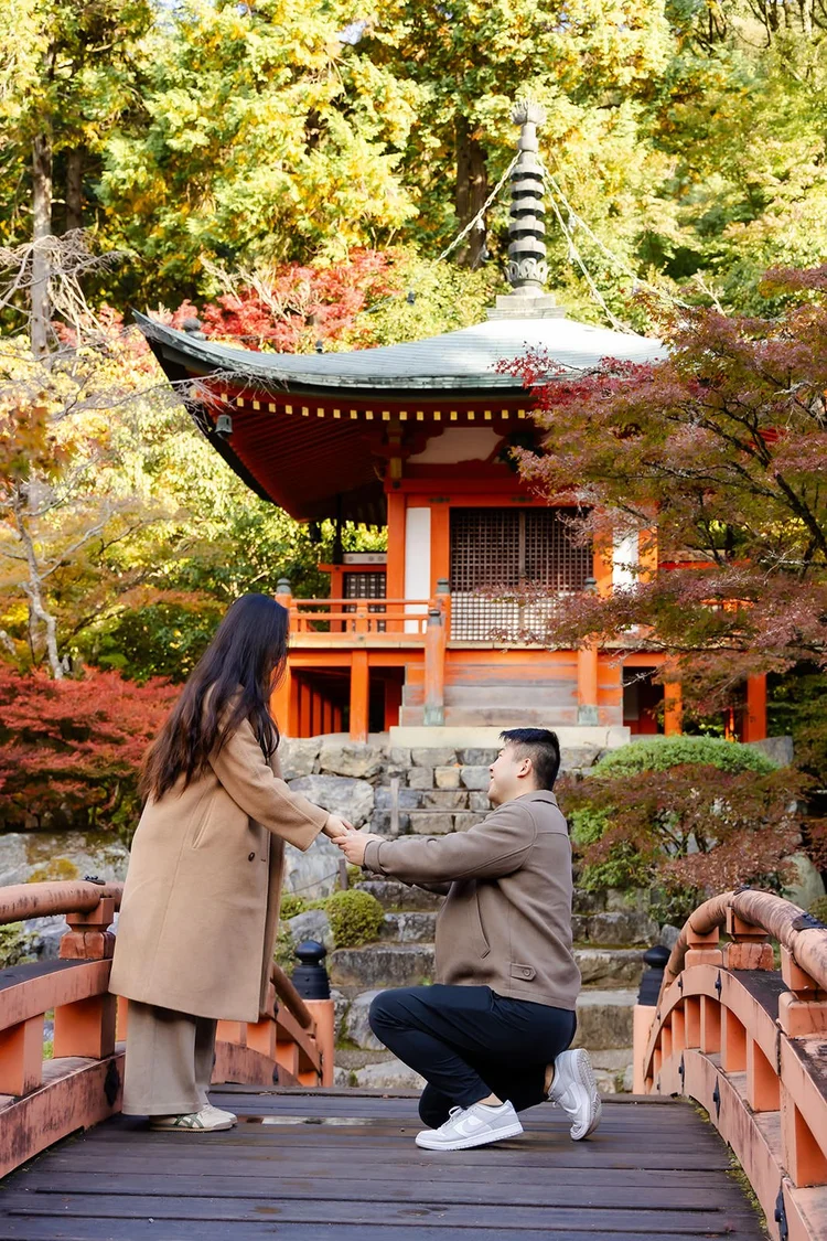 Proposal photoshoot at Daigo-ji at sunset, Kyoto autumn afternoon