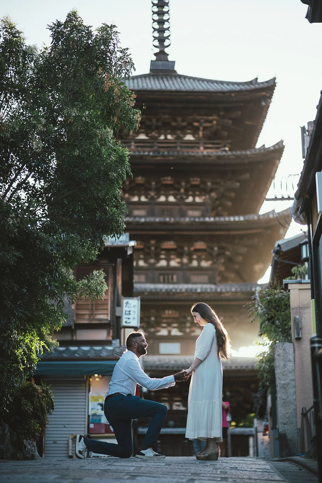 Proposal photoshoot at Yasaka Pagoda, Kyoto