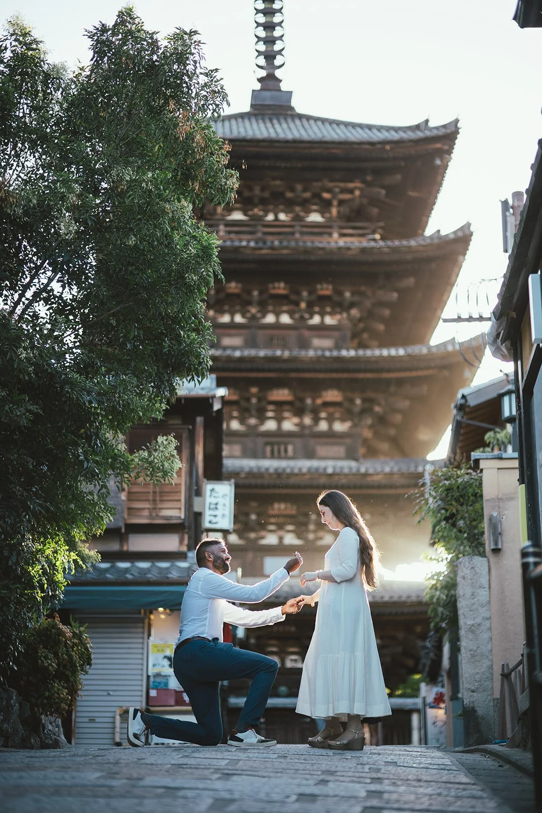 Proposal photoshoot at Yasaka Pagoda, Kyoto