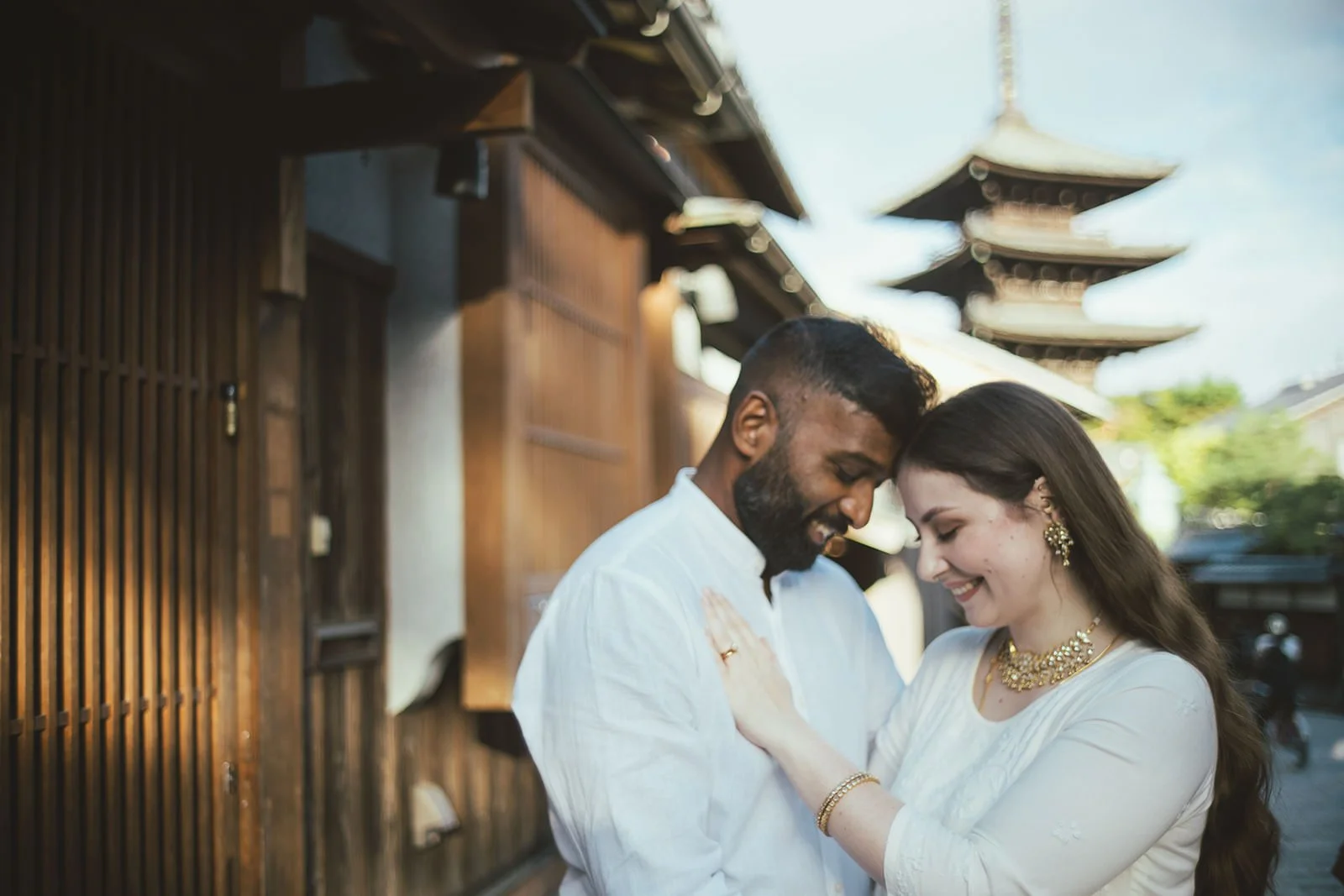 Proposal photoshoot at Yasaka Pagoda, Kyoto