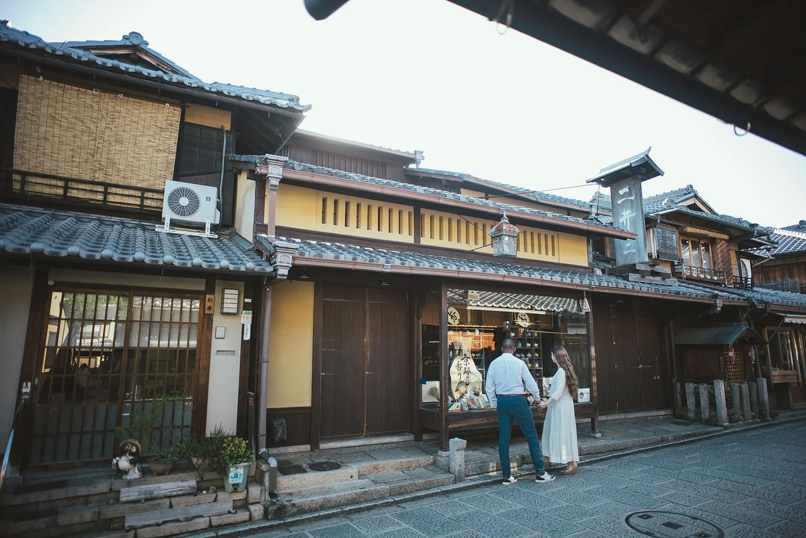 Proposal photoshoot at Yasaka Pagoda, Kyoto