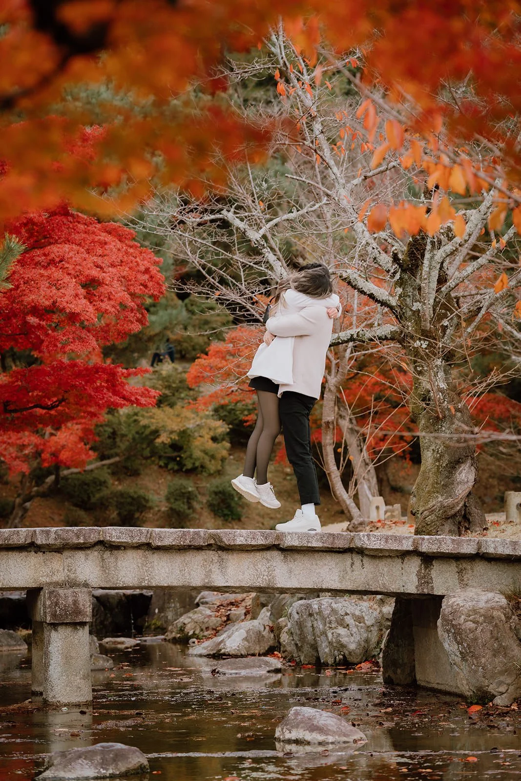 Proposal photography autumn Kyoto Maruyama bridge