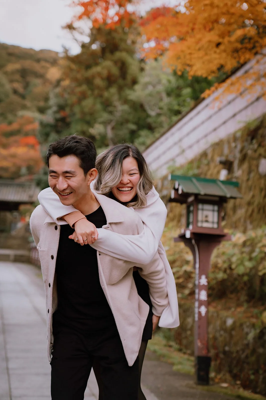 Proposal photoshoot at Maruyama Koen in autumn, Kyoto