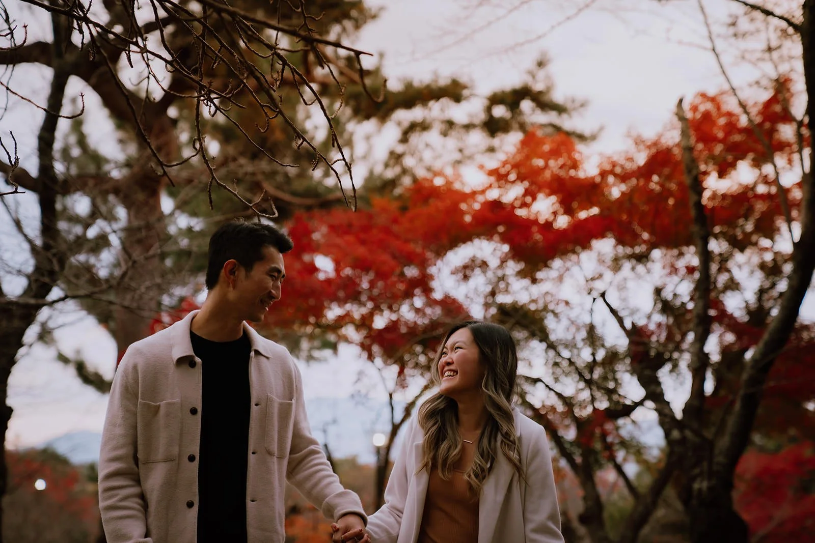Couple portrait bridge Maruyama Park Kyoto autumn