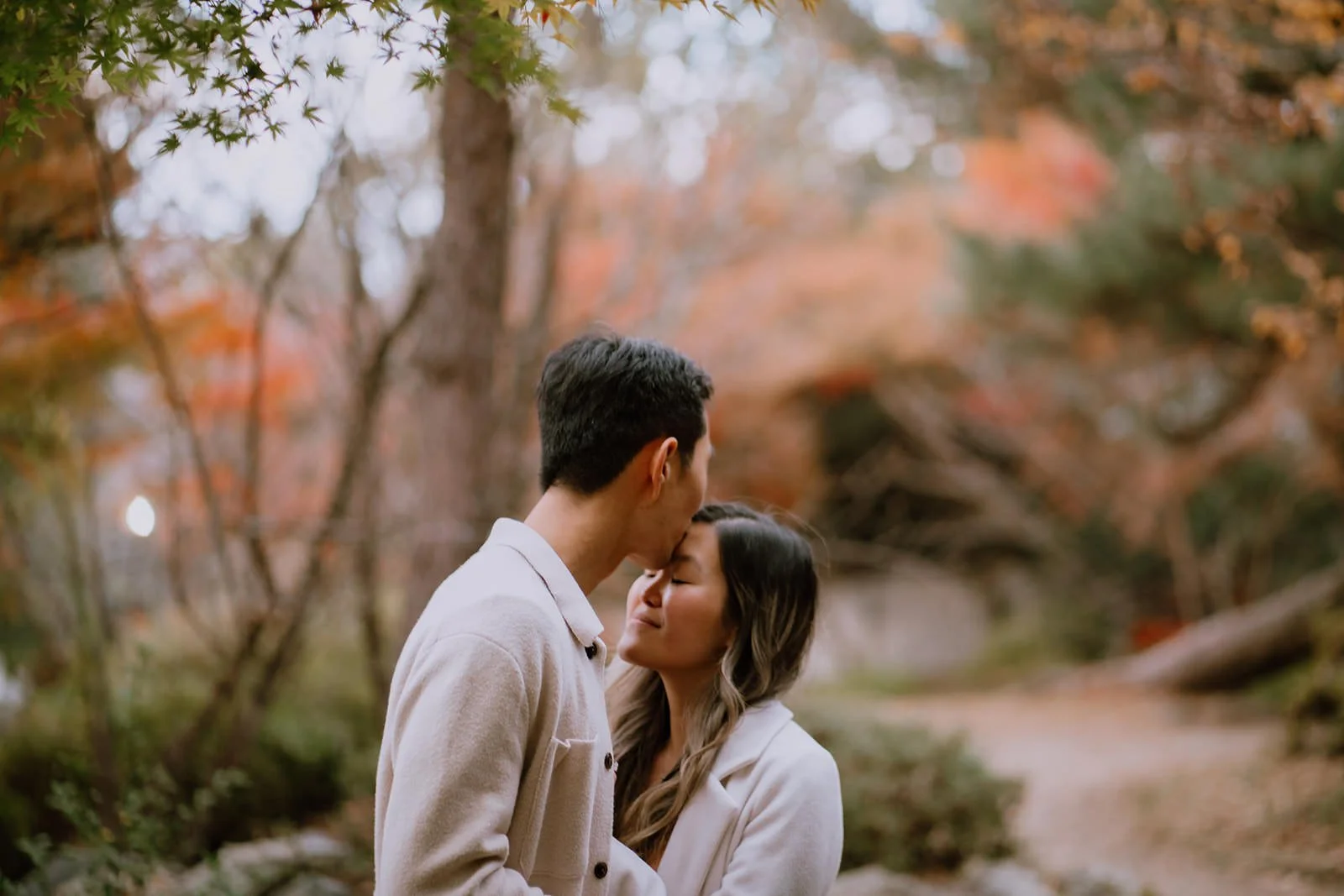 Autumn proposal portrait Kyoto Maruyama afternoon light