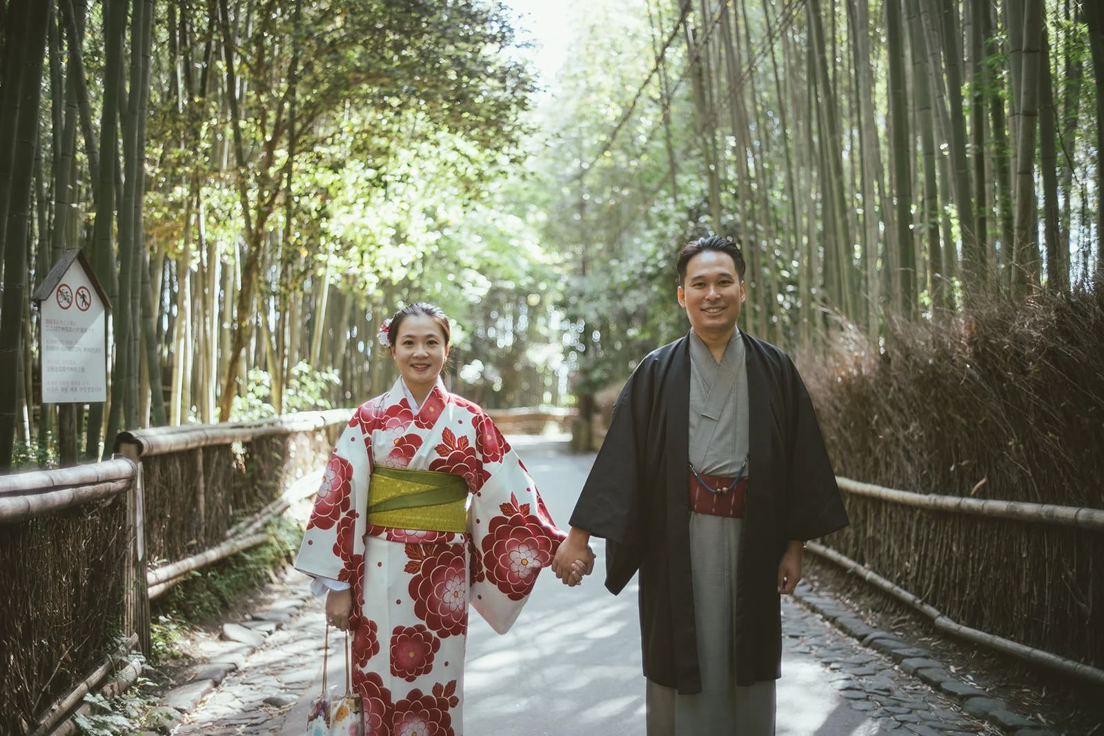 Kimono proposal photoshoot at Arashiyama bamboo grove, Kyoto