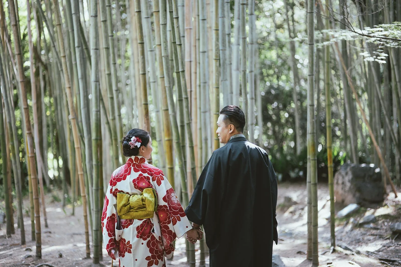 Kimono proposal photoshoot at Arashiyama bamboo grove, Kyoto