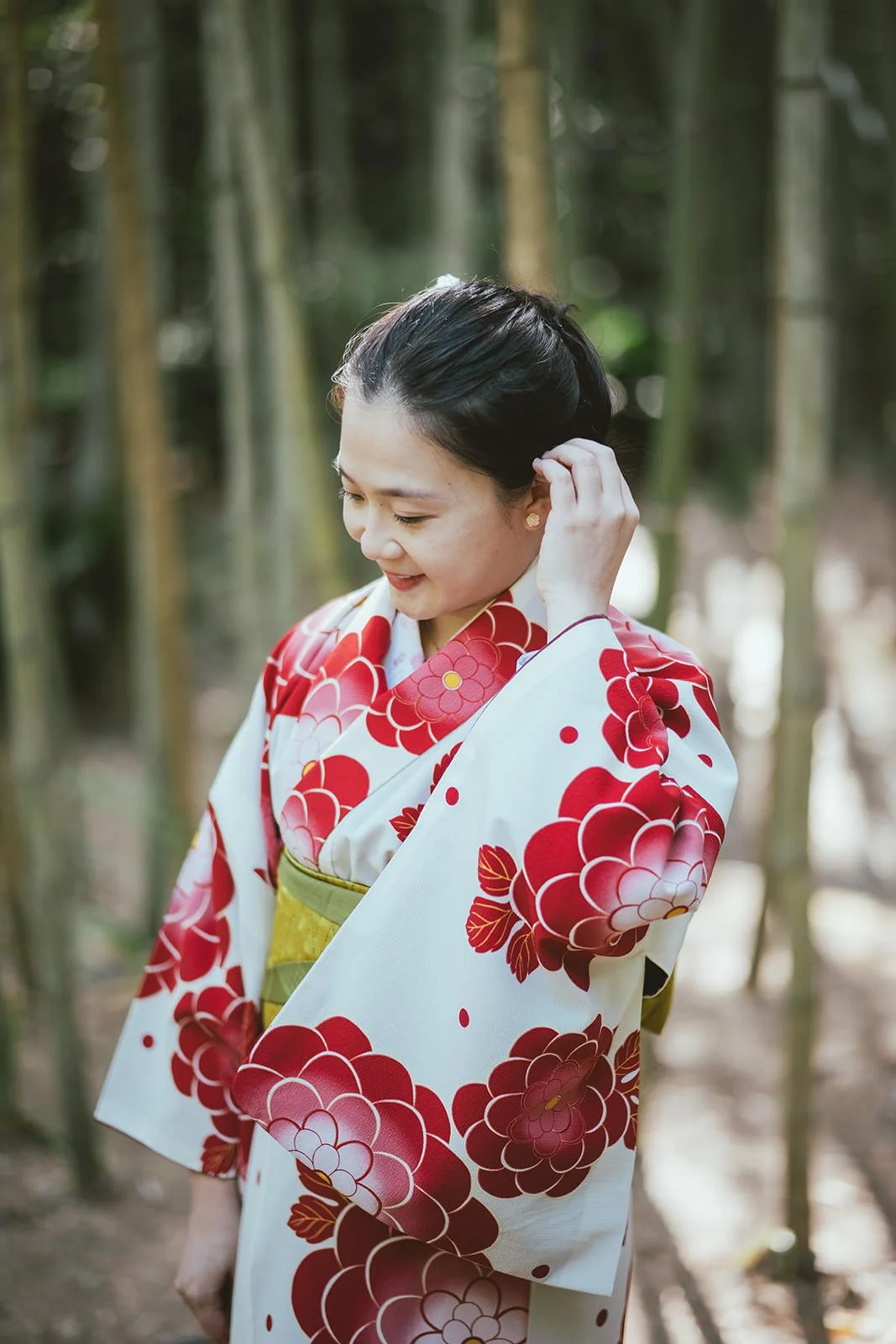 Kimono proposal photoshoot at Arashiyama bamboo grove, Kyoto