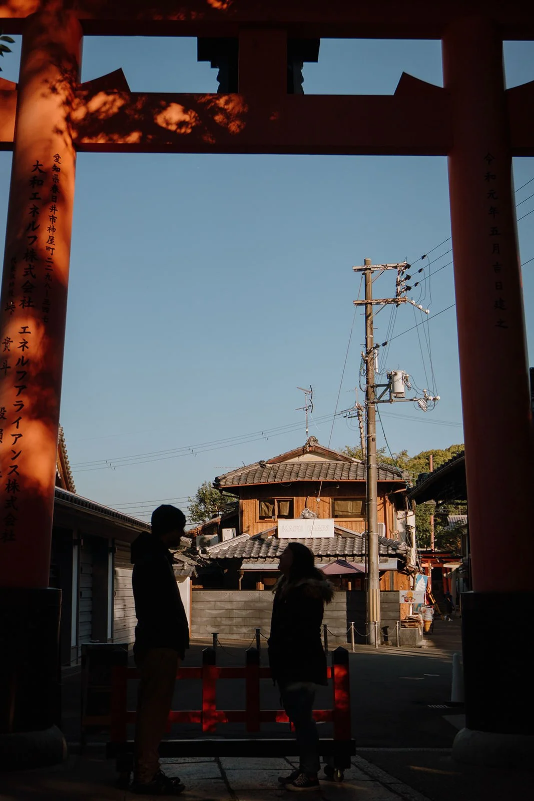 Proposal photoshoot at Fushimi Inari torii gates, Kyoto