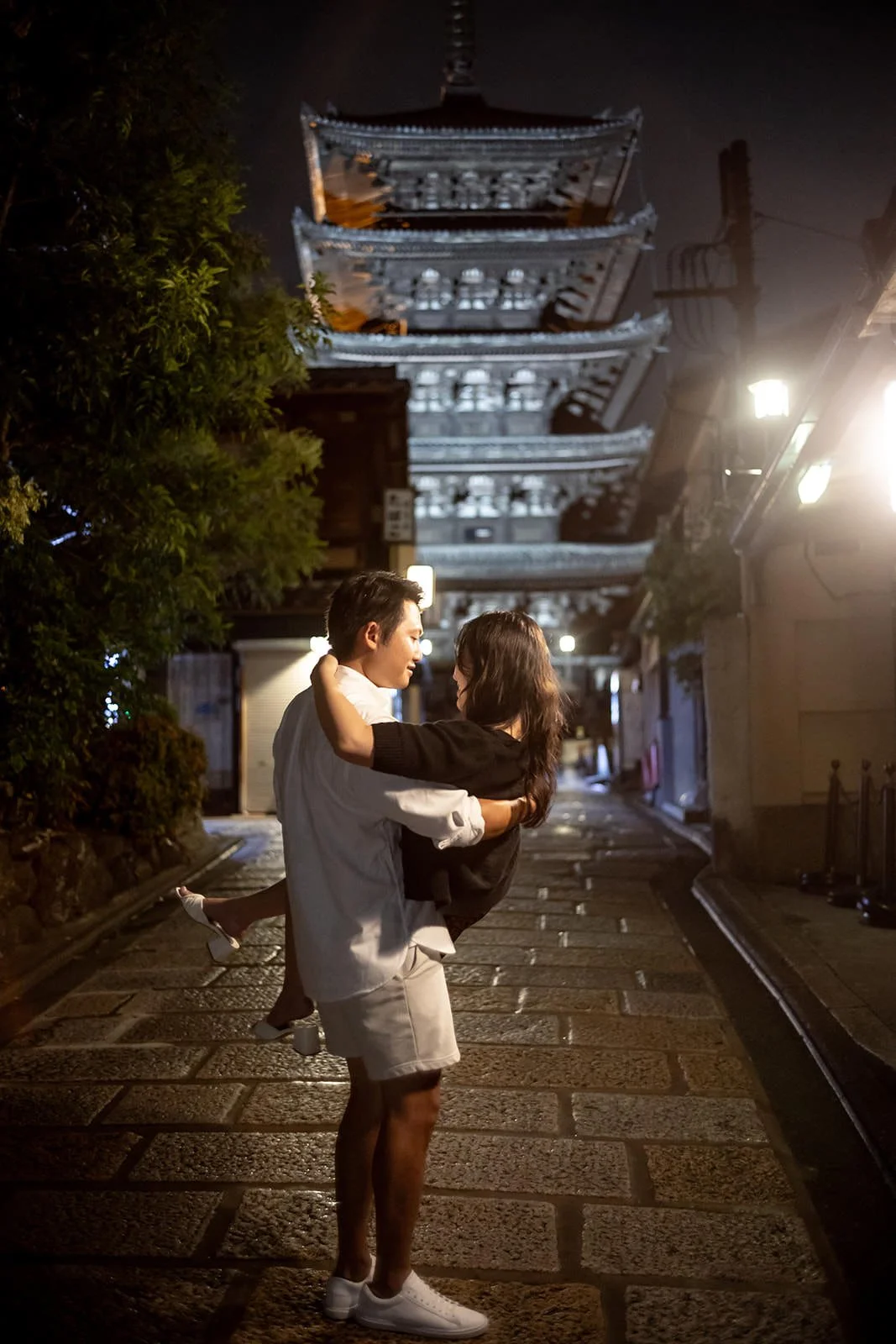Proposal photoshoot at Yasaka Pagoda at night, Kyoto