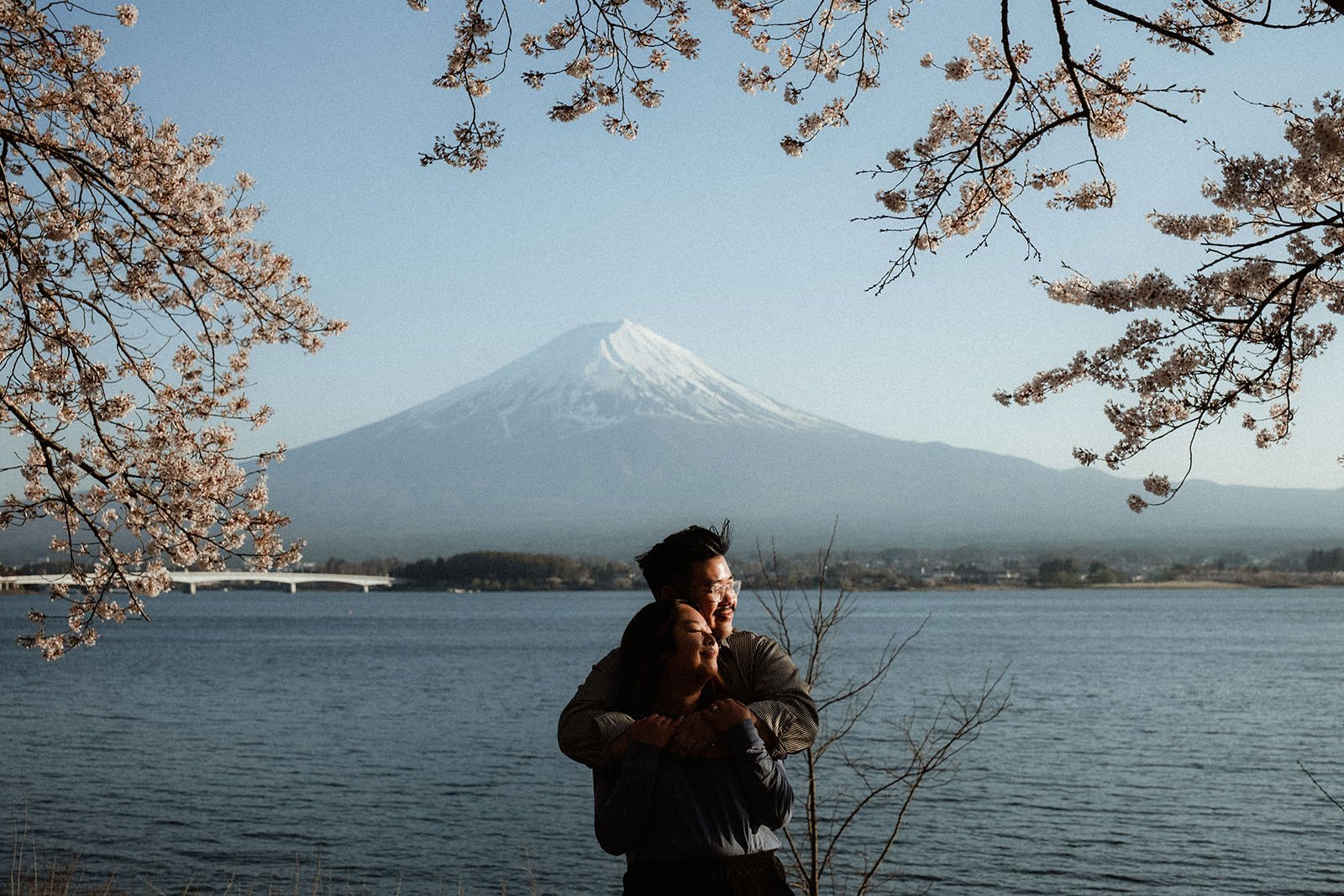 Proposal photoshoot at Lake Kawaguchiko with Mt. Fuji — spring afternoon