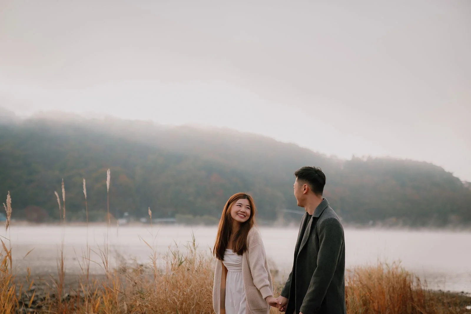 Proposal photoshoot at Lake Kawaguchiko with Mt. Fuji — autumn morning