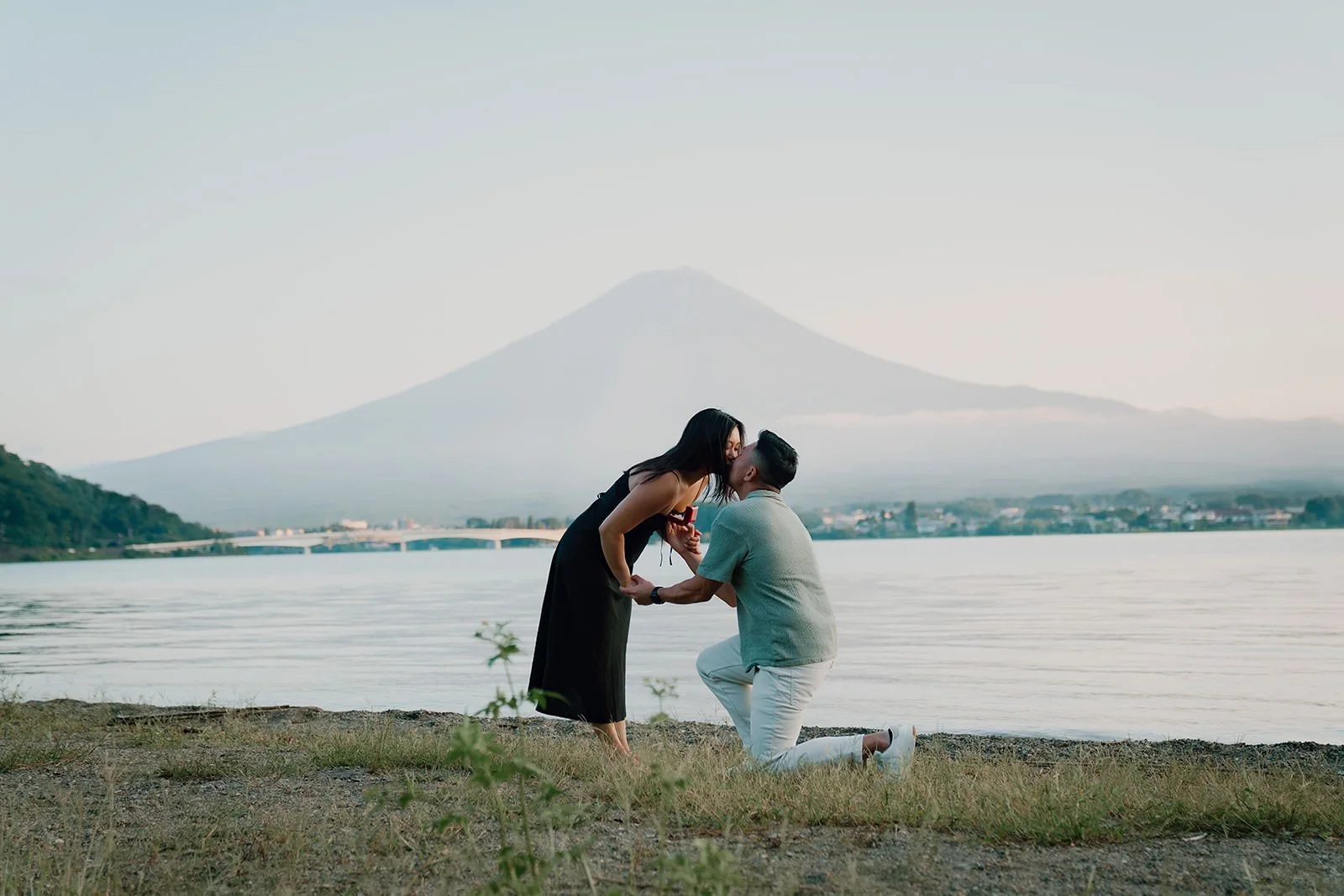 Proposal photoshoot at Lake Kawaguchiko with Mt. Fuji — summer afternoon