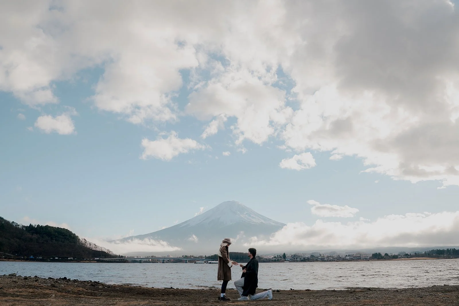 Proposal photoshoot at Lake Kawaguchiko with Mt. Fuji — winter afternoon
