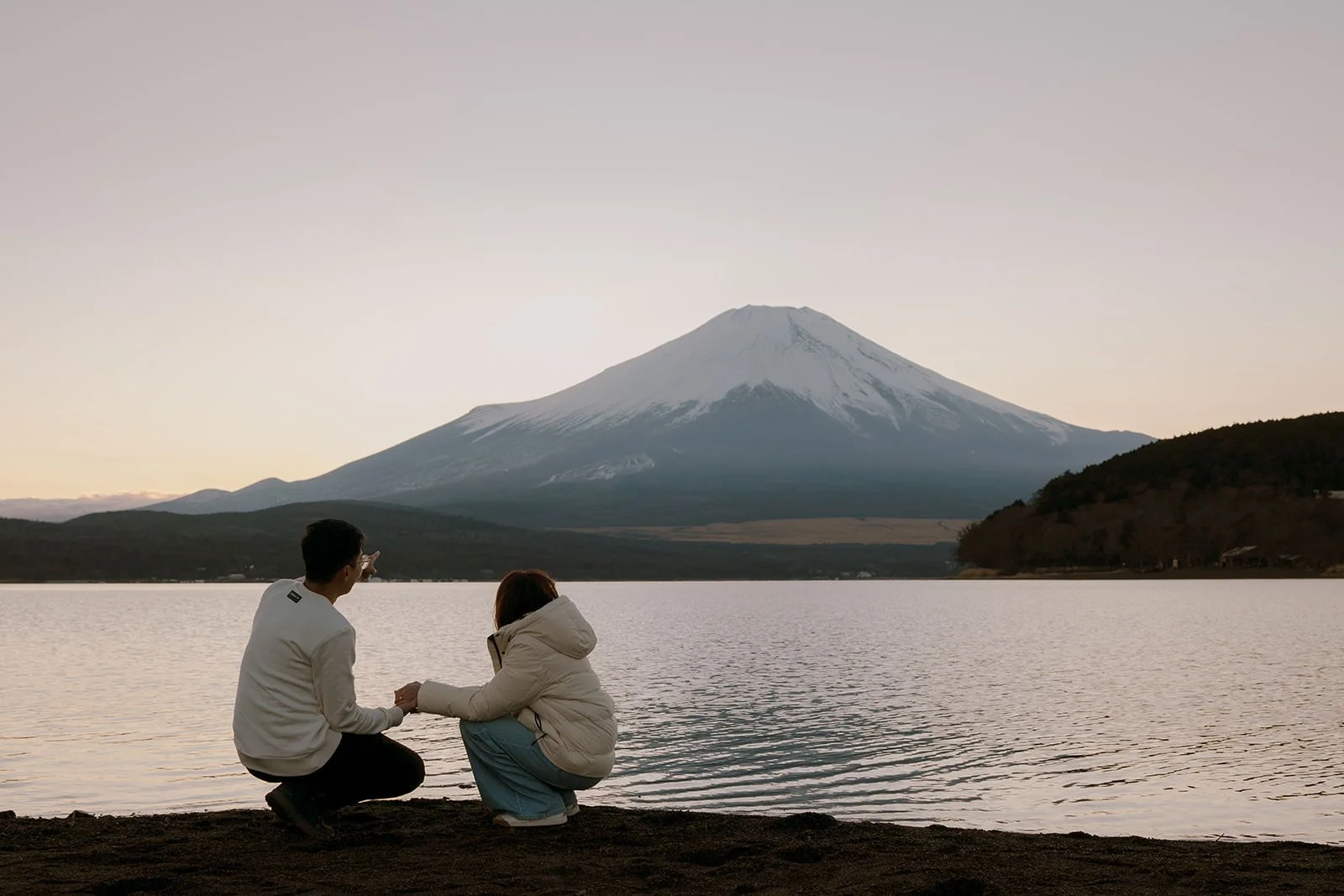 Proposal photoshoot at Lake Yamanaka with Mt. Fuji — winter afternoon